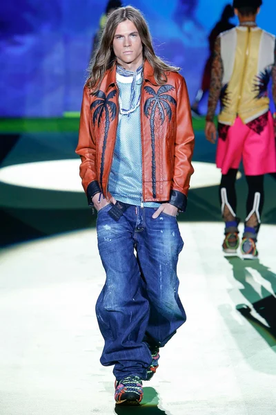 Look 8